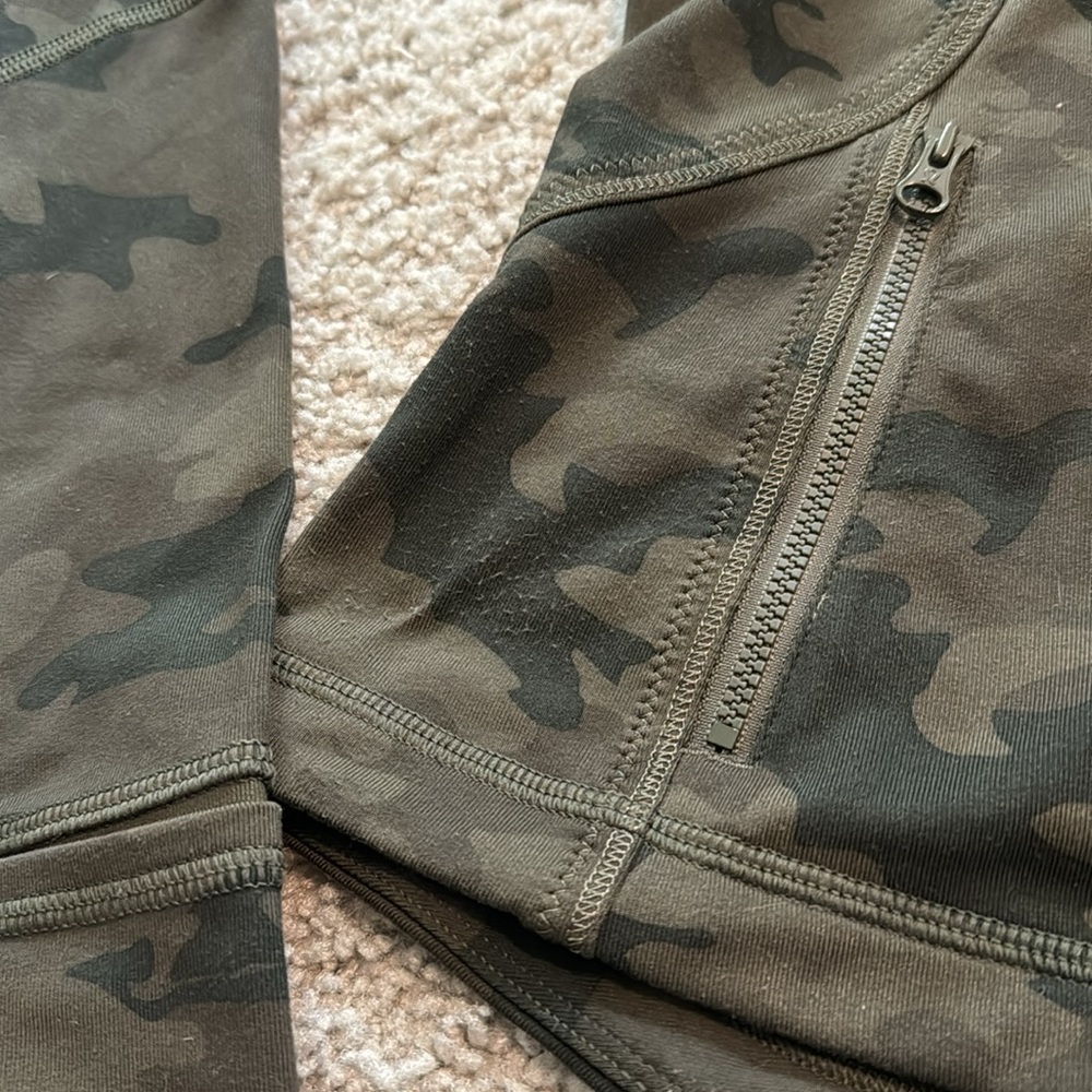 Lululemon Forme Jacket Savasana Camo - Picture 2 of 8